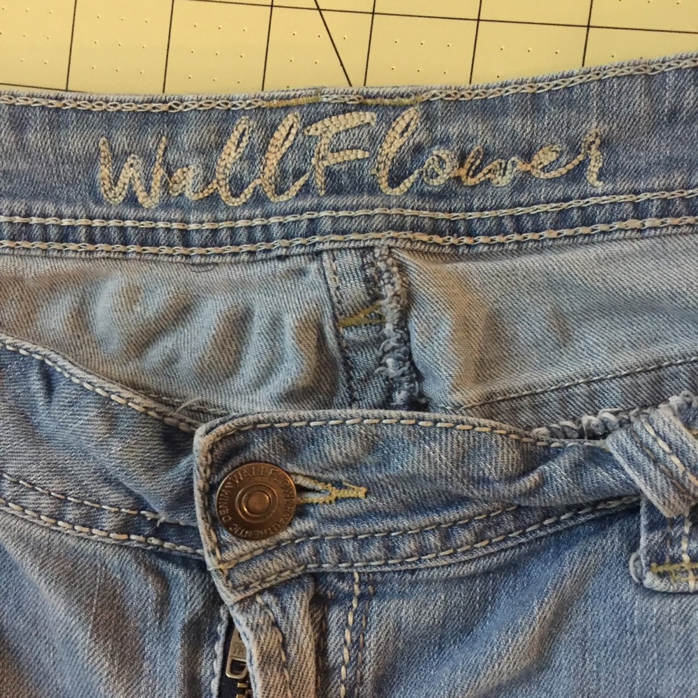 Distressed jeans - Picture 5 of 6